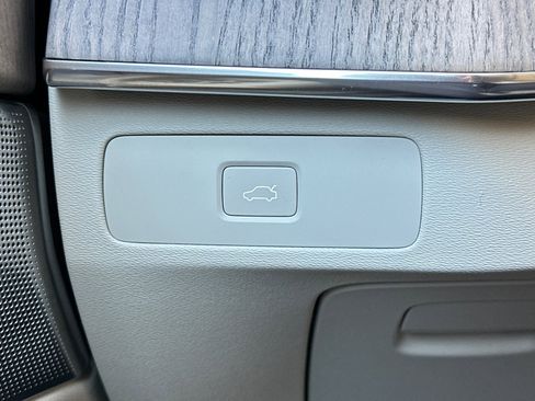 Used 2023 Volvo XC90 B6 Ultimate w/ Lounge Package image 33