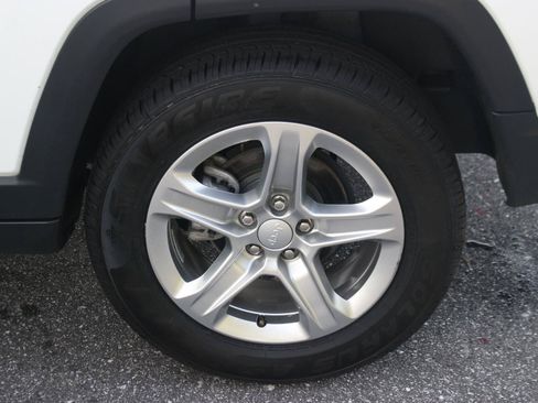 Used 2024 Jeep Compass Latitude AWD/4WD image 35