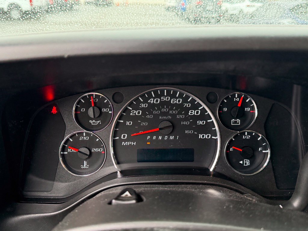 Used 2020 Chevrolet Express 3500 w/ Driver Convenience Package RWD image 9