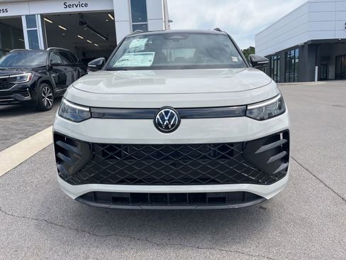 New 2026 Volkswagen Tiguan SE R-Line AWD/4WD image 2