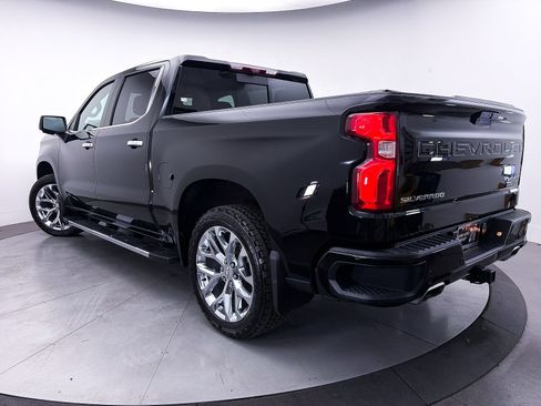 Used 2020 Chevrolet Silverado 1500 High Country w/ Technology Package AWD/4WD image 2
