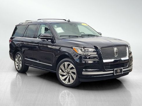 Used 2023 Lincoln Navigator Reserve image 1