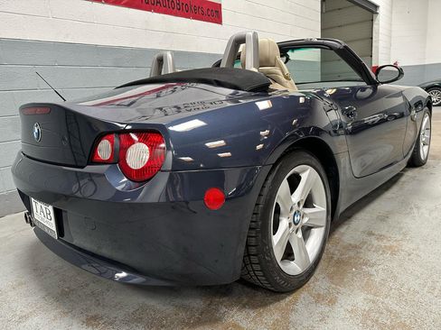 Used 2005 BMW Z4 3.0i RWD image 3