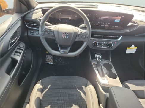 Used 2025 Buick Envista Preferred FWD image 14