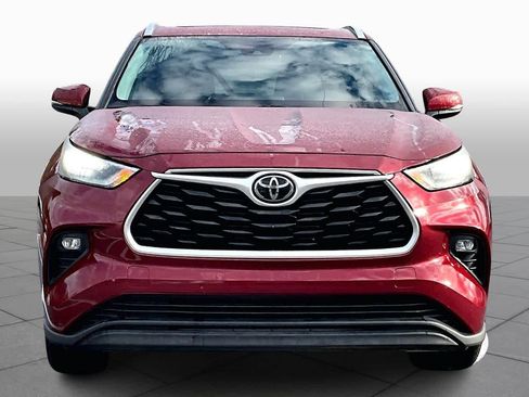 Used 2020 Toyota Highlander XLE image 3