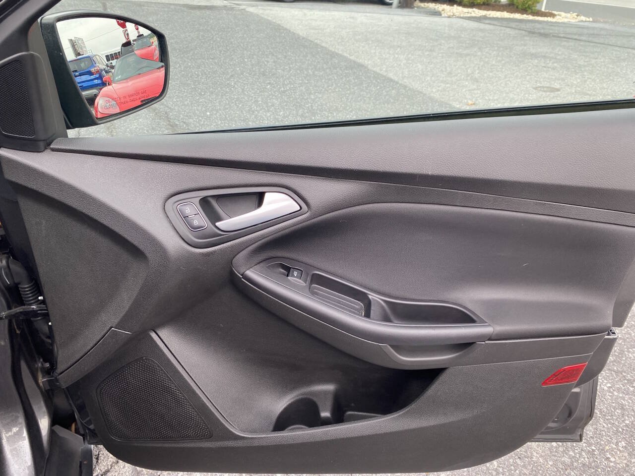 Used 2015 Ford Focus SE w/ Reverse Sensing Package FWD image 16
