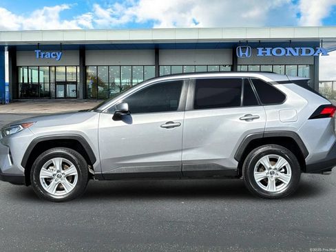 Used 2020 Toyota RAV4 XLE w/ XLE Grade Weather Package AWD/4WD image 12