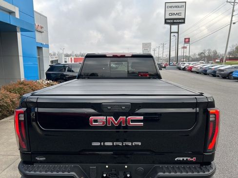 Used 2025 GMC Sierra 2500 AT4 image 8