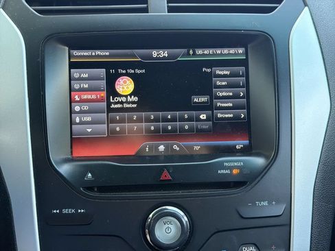 Used 2015 Ford Explorer XLT w/ Equipment Group 202B AWD/4WD image 13