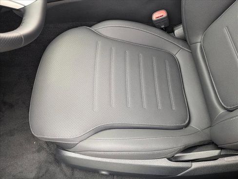 Used 2025 Mercedes-Benz C 300 Sedan image 4