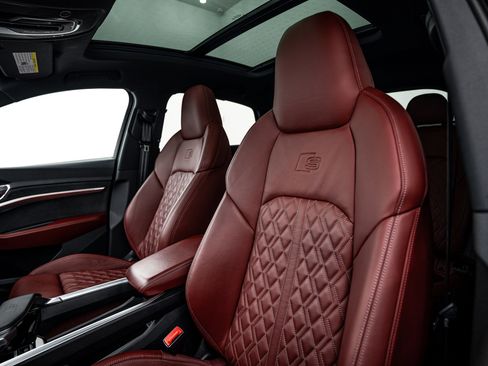 Certified 2023 Audi e-tron S Prestige image 15