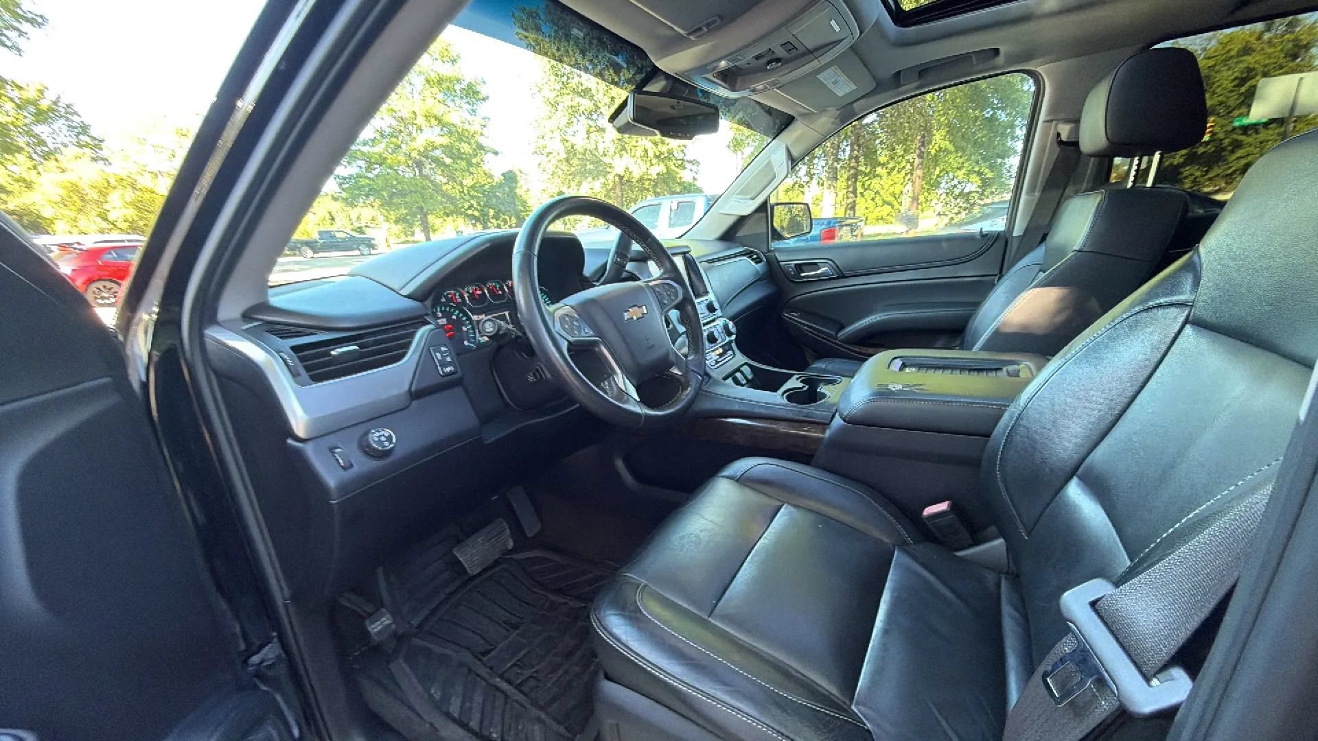 Used 2015 Chevrolet Suburban LT RWD image 22