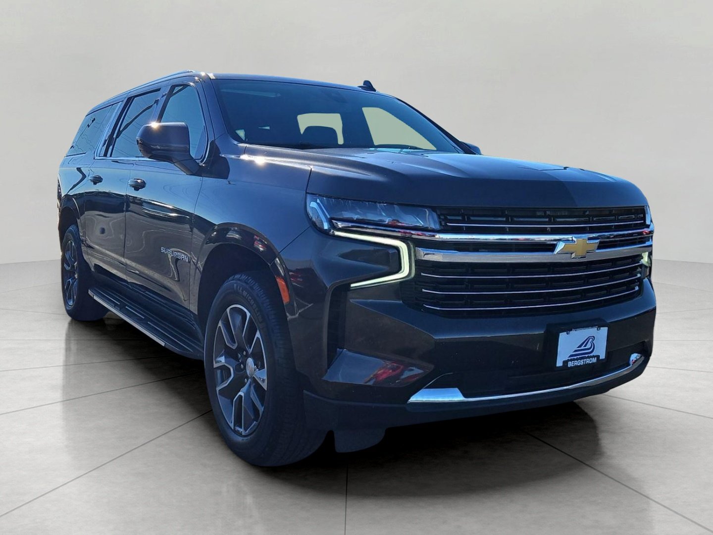 Used 2021 Chevrolet Suburban LT AWD/4WD image 1