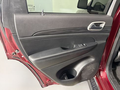 Used 2022 Jeep Grand Cherokee Laredo X image 26