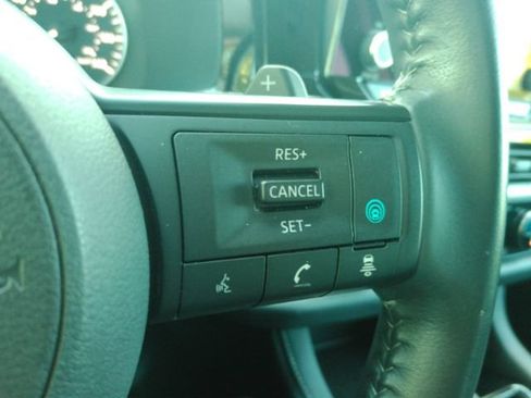 Used 2024 Nissan Pathfinder SV AWD/4WD image 38