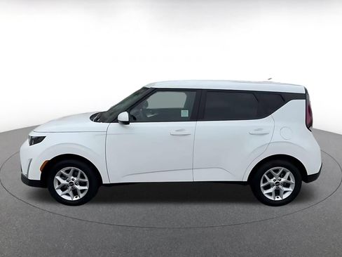 Used 2025 Kia Soul LX w/ LX Technology Package FWD image 9