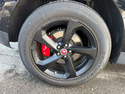 Used 2020 Jaguar F-PACE Premium image 38