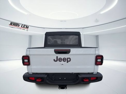 New 2026 Jeep Gladiator Rubicon w/ Safety Group AWD/4WD image 4