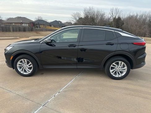 Used 2024 Buick Envista Preferred image 2