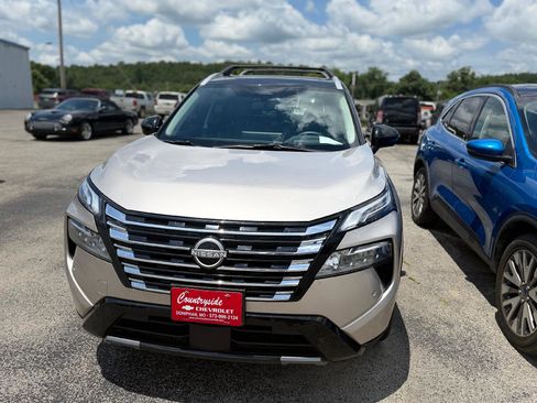 Used 2025 Nissan Rogue Platinum w/ Platinum Premium Package AWD/4WD image 7