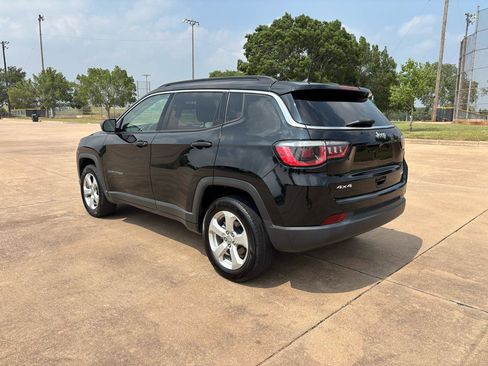 Used 2017 Jeep Compass Latitude w/ Cold Weather Group AWD/4WD image 6