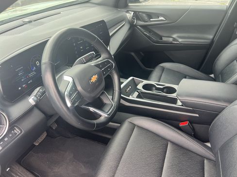 Used 2025 Chevrolet Equinox LT w/ Convenience Package II AWD/4WD image 9