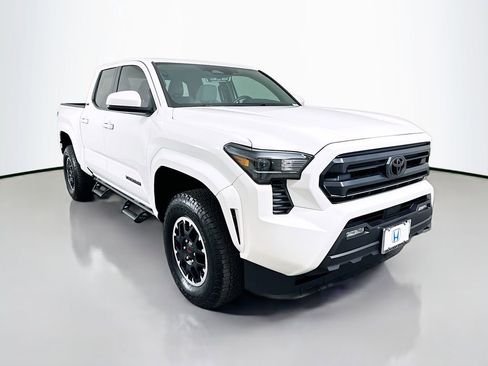 Used 2025 Toyota Tacoma SR5 image 3