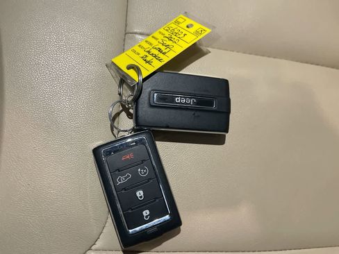 Used 2022 Jeep Grand Cherokee L Limited image 28