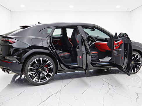 Used 2024 Lamborghini Urus S AWD/4WD image 14