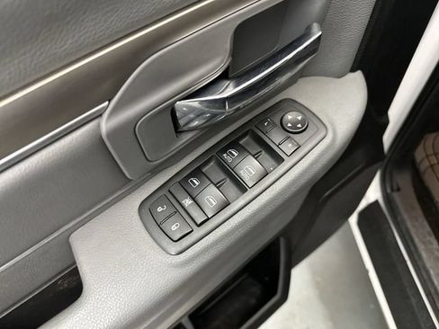 Used 2017 RAM 2500 SLT AWD/4WD image 18