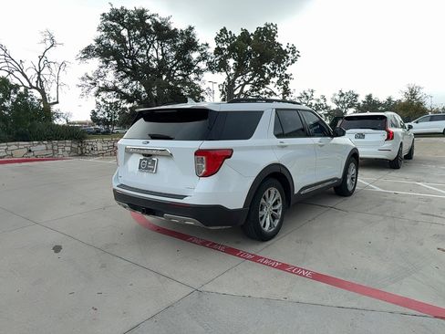Used 2020 Ford Explorer XLT w/ Equipment Group 202A image 5