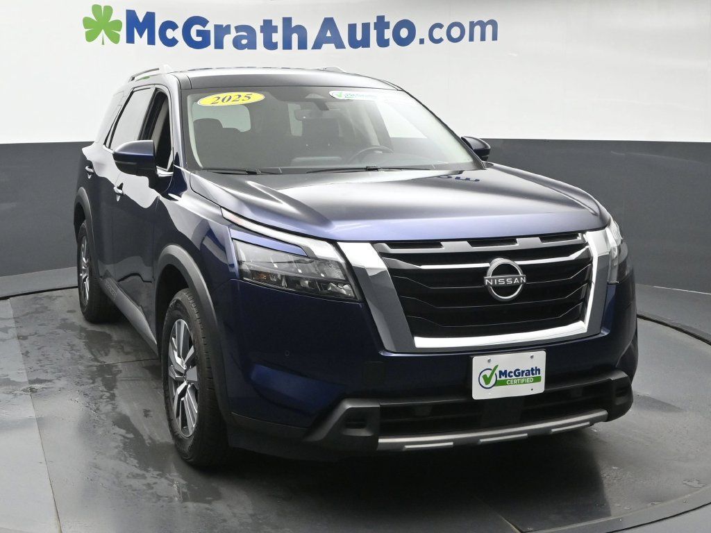 Used 2025 Nissan Pathfinder SL AWD/4WD image 5