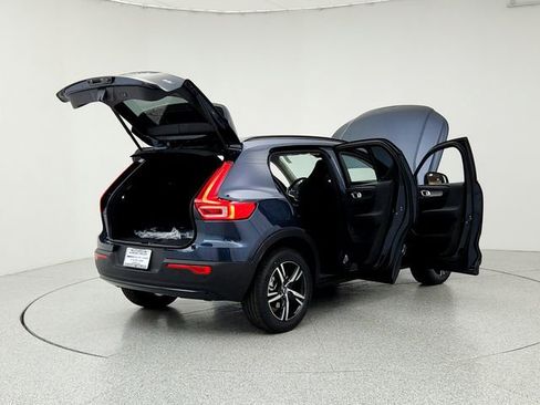 New 2026 Volvo XC40 B5 Core w/ Climate Package image 11