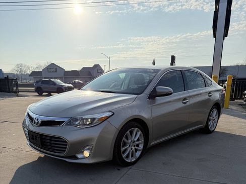 Used 2014 Toyota Avalon Limited image 3