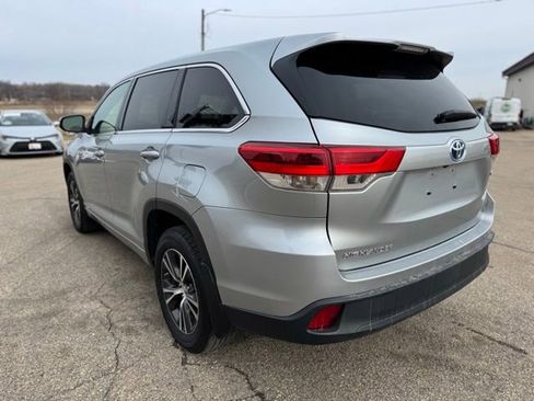Used 2017 Toyota Highlander LE w/ Carpet Mat Package image 15