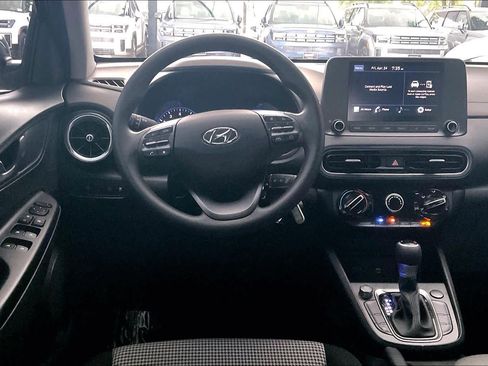 Used 2022 Hyundai Kona SE w/ Cargo Package FWD image 6
