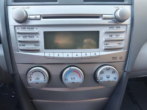 Used 2011 Toyota Camry image 30