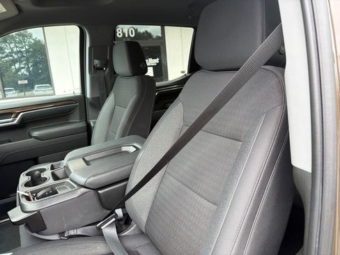 Used 2023 Chevrolet Silverado 1500 LT AWD/4WD image 3