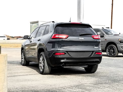 Used 2018 Jeep Cherokee Latitude Plus image 7