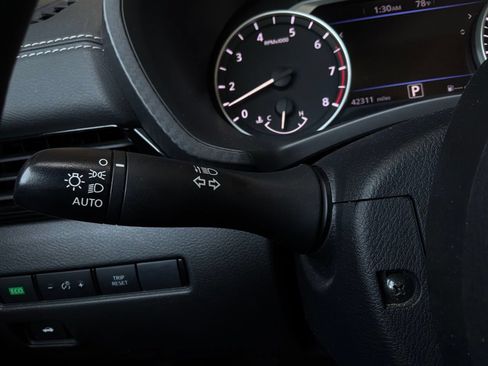Used 2025 Nissan Sentra SV FWD image 33