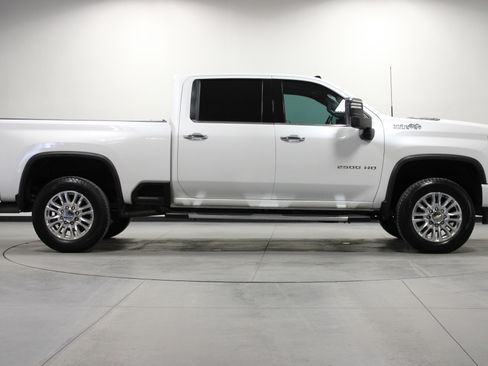 Used 2023 Chevrolet Silverado 2500 High Country w/ Safety Package II image 3