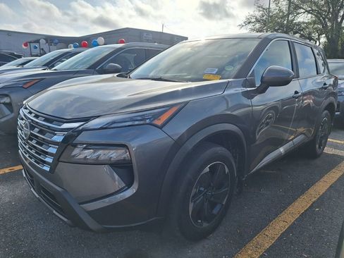 Used 2025 Nissan Rogue SV image 1