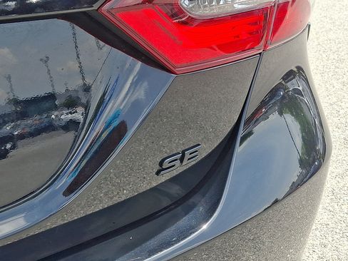 Used 2022 Toyota Camry SE w/ Convenience Package FWD image 31