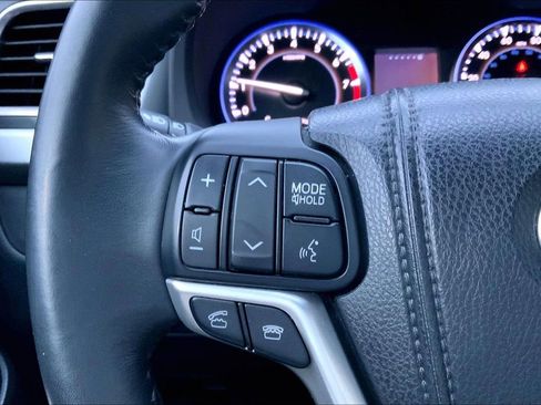 Used 2015 Toyota Highlander LE image 23