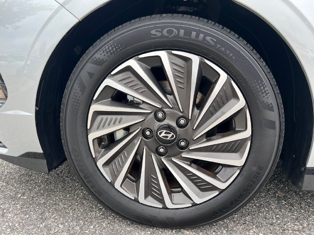 Used 2025 Hyundai Sonata SEL FWD image 13