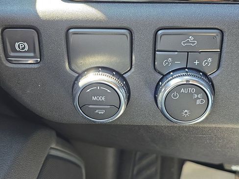 New 2026 GMC Sierra 1500 SLE image 27