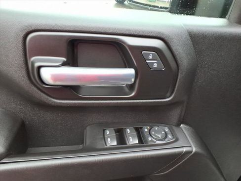 Used 2020 Chevrolet Silverado 2500 Custom w/ Custom Value Package image 13