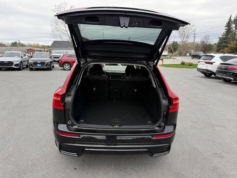 Used 2025 Volvo XC60 B5 Core AWD/4WD image 12