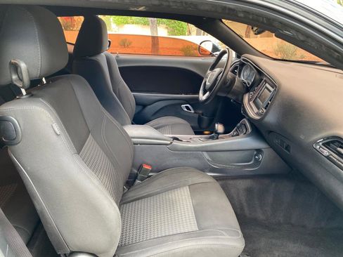 Used 2016 Dodge Challenger SXT image 44