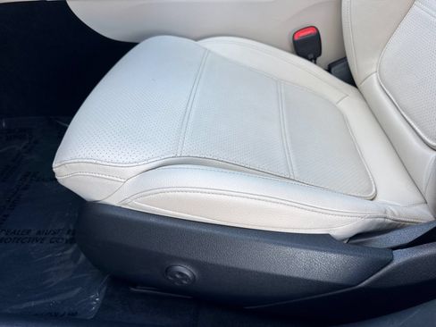 Used 2025 Mercedes-Benz C 300 Sedan image 13